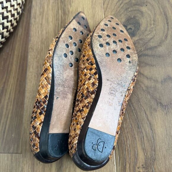 Donald J Pliner Italy Basketweave Leather Pointy Toe 3/4” Wedge Flats 7.5 - Picture 8 of 16